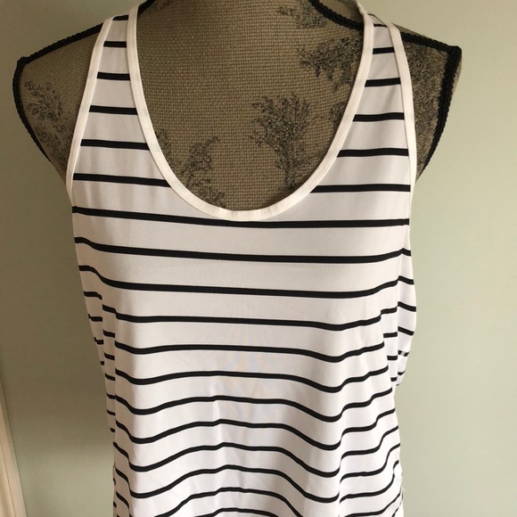 Nike Tops - Nike Dri-Fit size Med black and white workout top